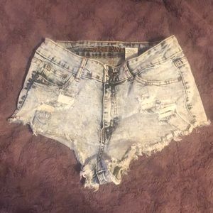 HIGH WAISTED DENIM SHORTS